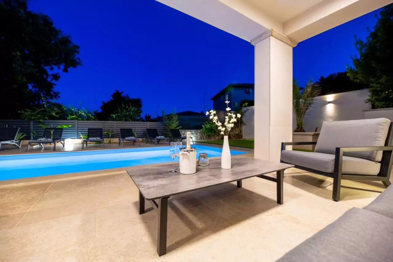 House 200m² in Croatia, Krka. Priced at 1150000€ rent photo-3