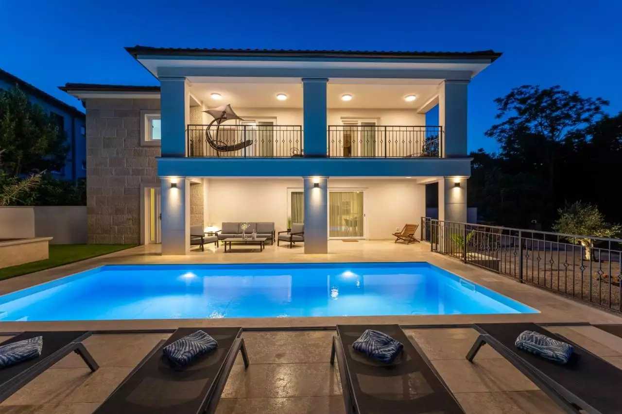House 200m² in Croatia, Krka. Priced at 1150000€ rent photo-5