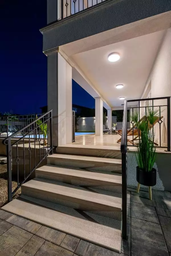 House 200m² in Croatia, Krka. Priced at 1150000€ rent photo-9