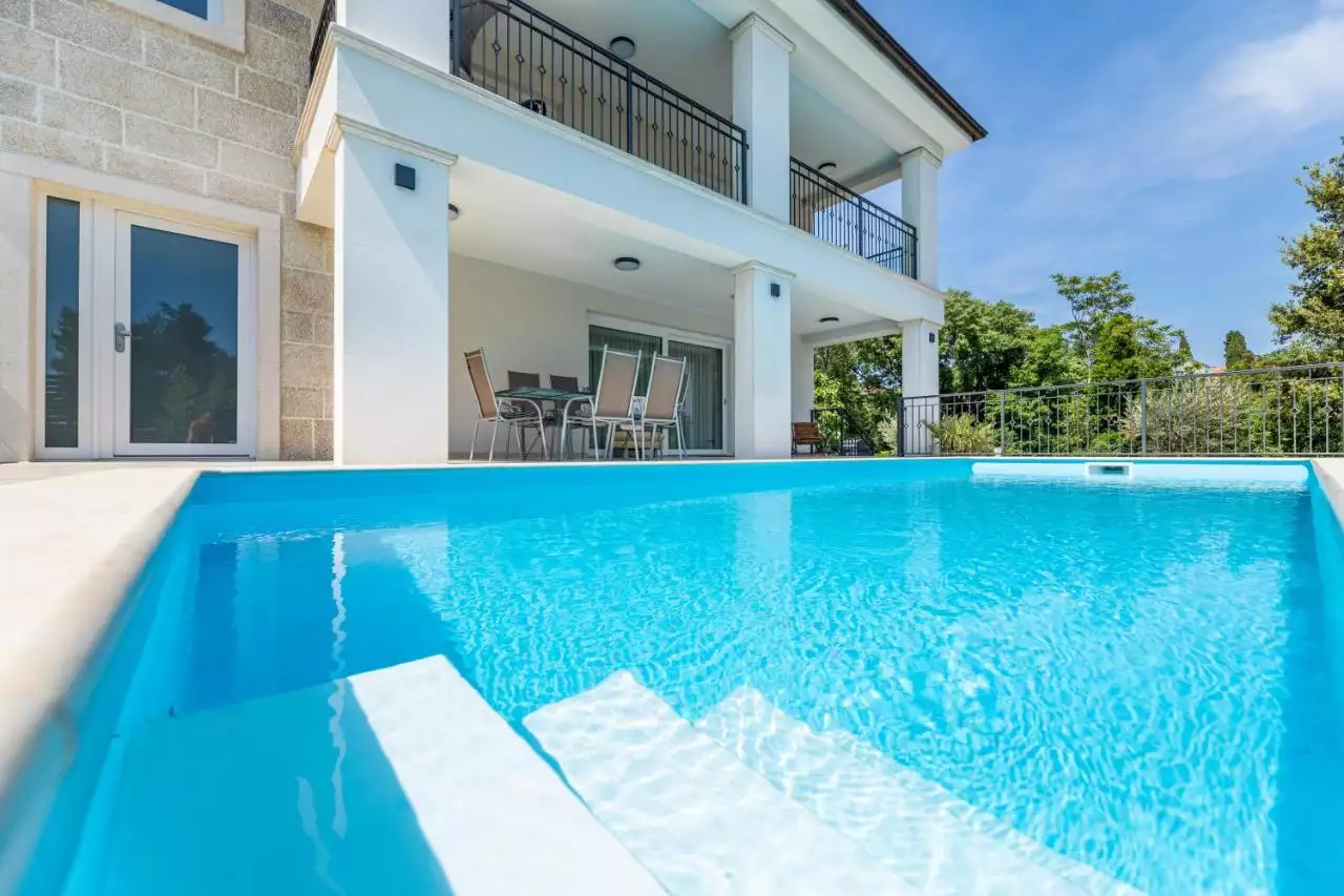House 200m² in Croatia, Krka. Priced at 1150000€ rent photo-10