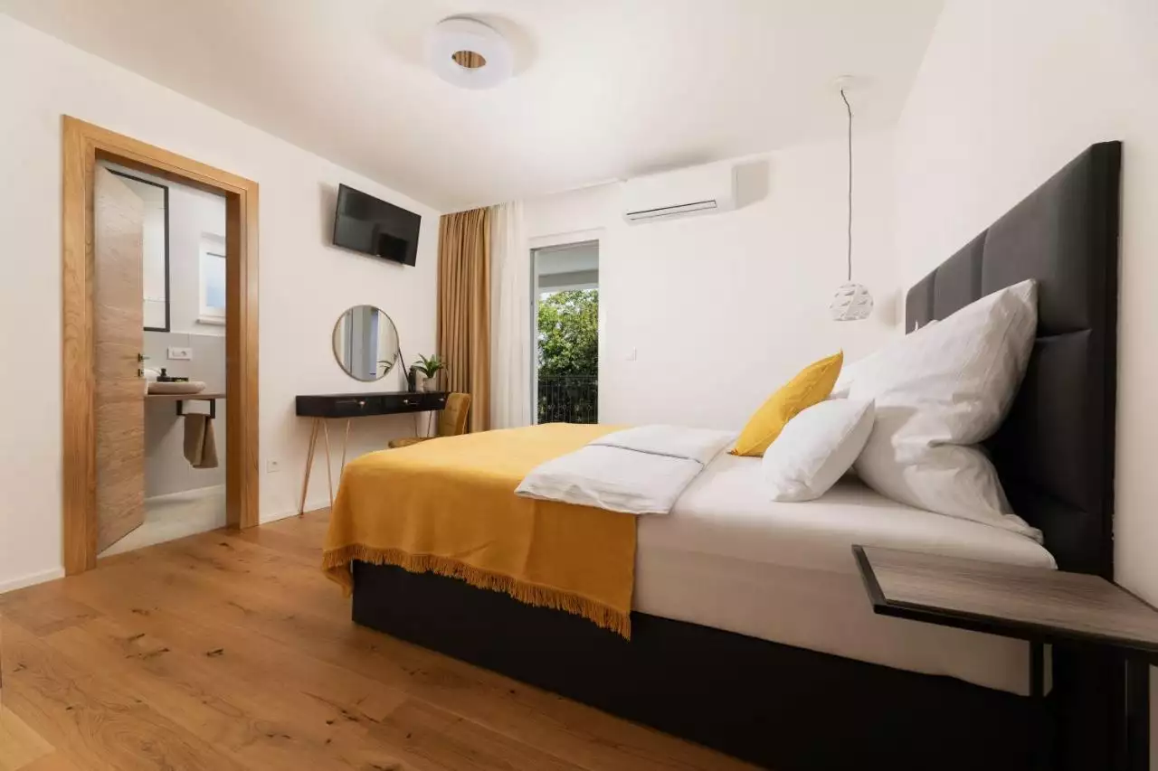 House 200m² in Croatia, Krka. Priced at 1150000€ rent photo-16