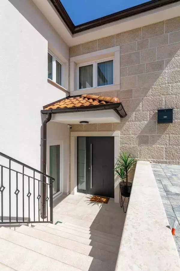 House 200m² in Croatia, Krka. Priced at 1150000€ rent photo-27