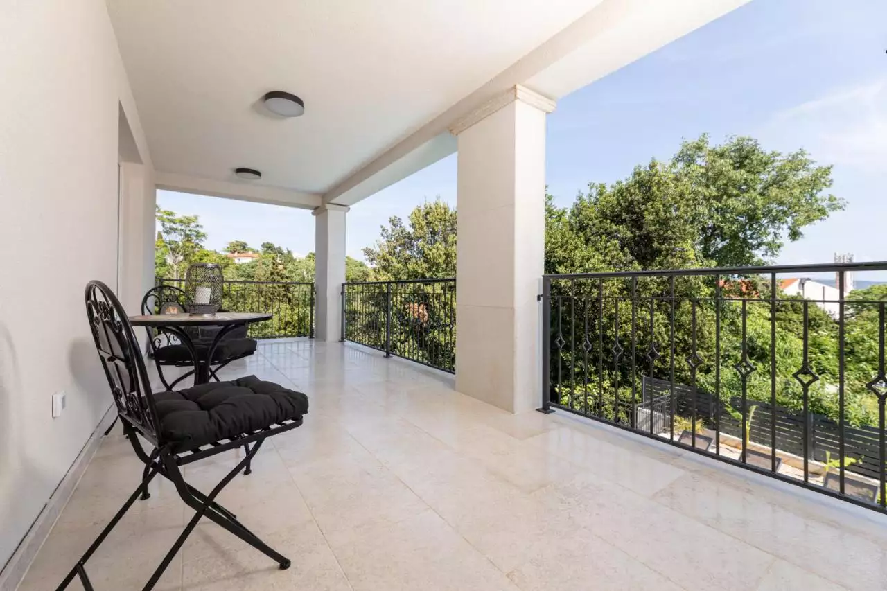 House 200m² in Croatia, Krka. Priced at 1150000€ rent photo-30