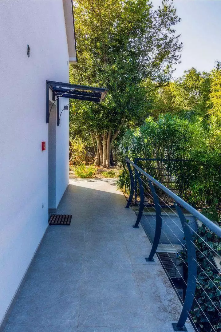 Villa 300m² in Croatia, Dobrinj. Priced at 1020000€ rent photo-23
