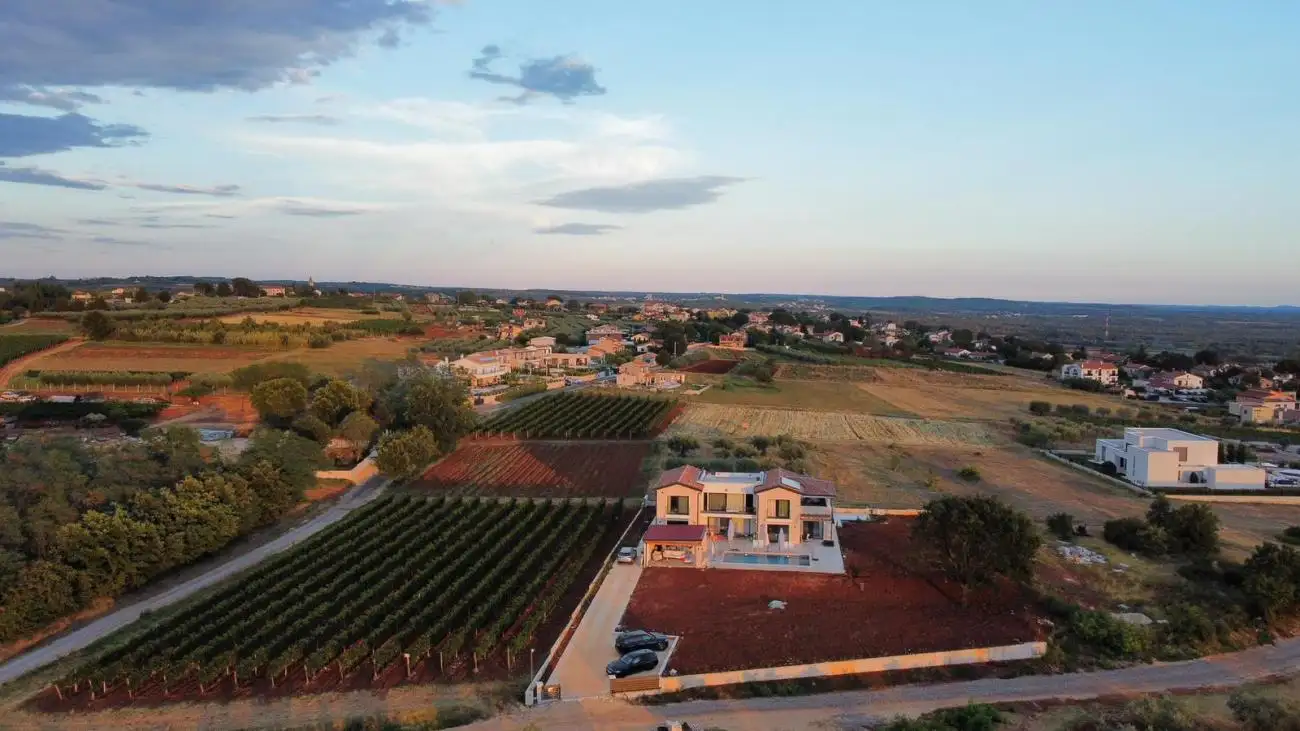 Villa 463m² in Croatia, Kastelir. Priced at 2700000€ rent photo-6