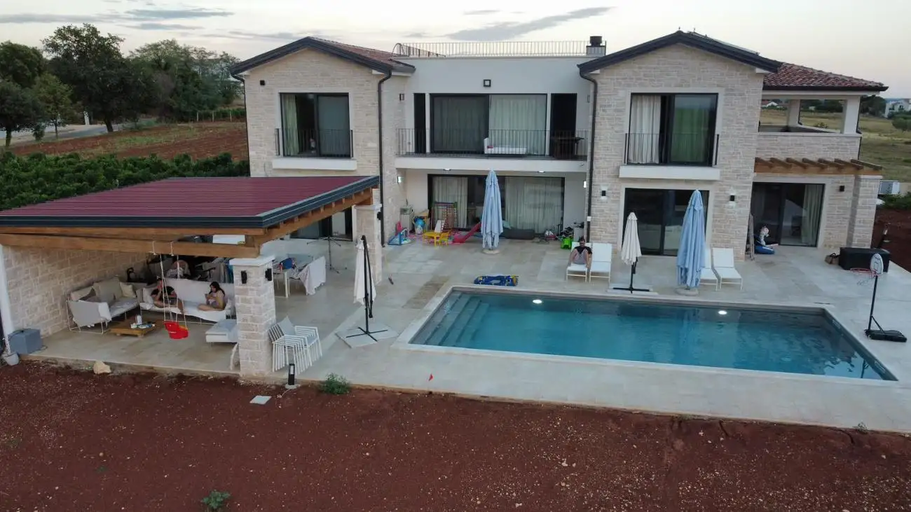 Villa 463m² in Croatia, Kastelir. Priced at 2700000€ rent photo-12