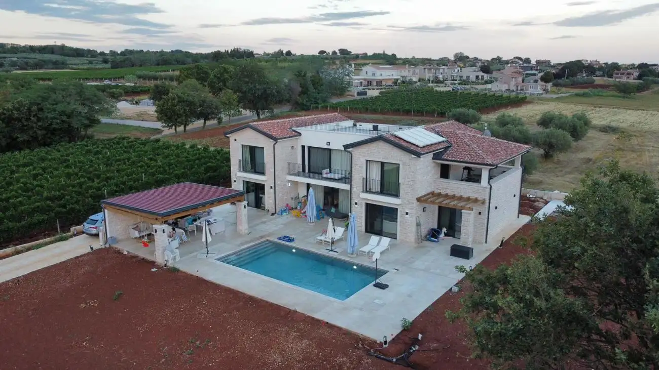 Villa 463m² in Croatia, Kastelir. Priced at 2700000€ rent photo-13