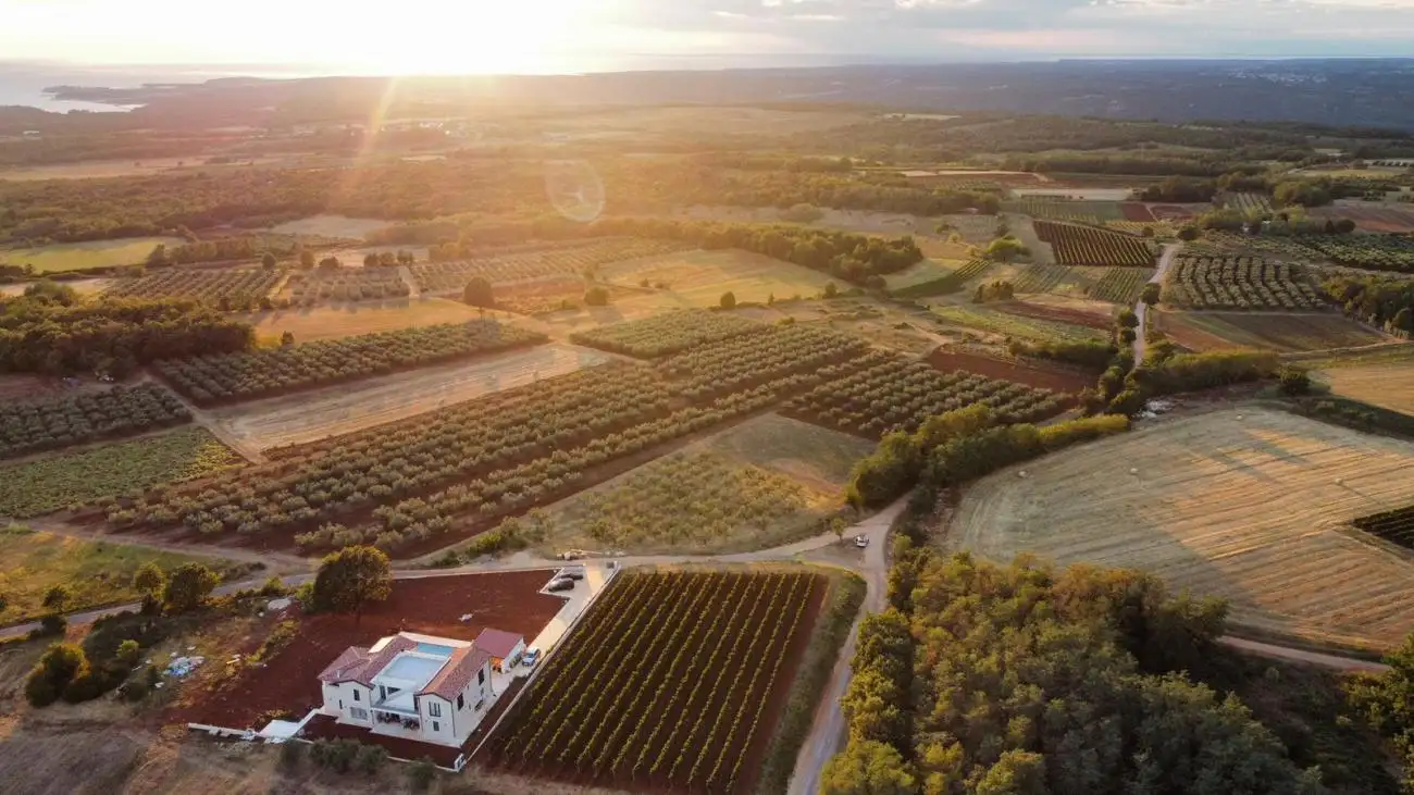 Villa 463m² in Croatia, Kastelir. Priced at 2700000€ rent photo-15