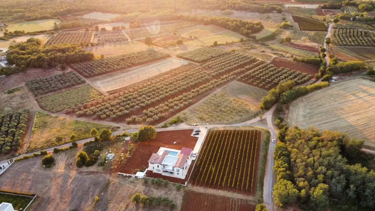 Villa 463m² in Croatia, Kastelir. Priced at 2700000€ rent photo-16