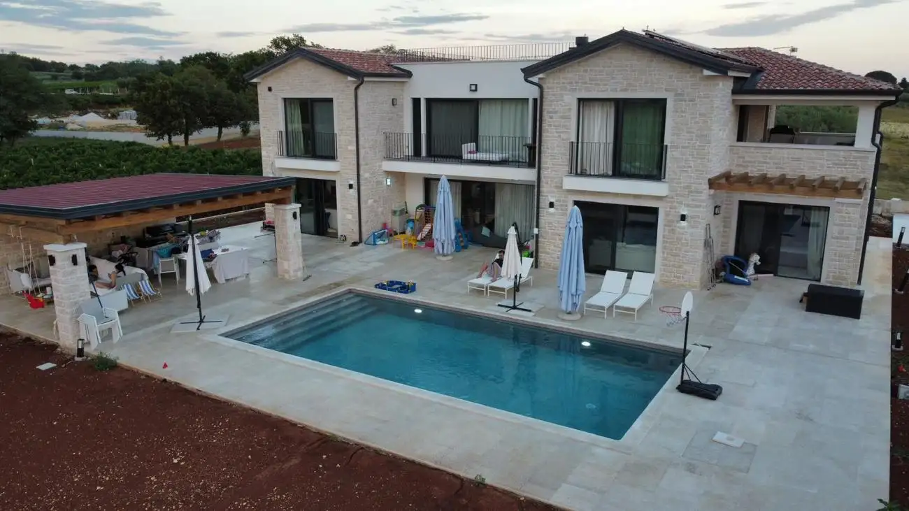 Villa 463m² in Croatia, Kastelir. Priced at 2700000€ rent photo-18