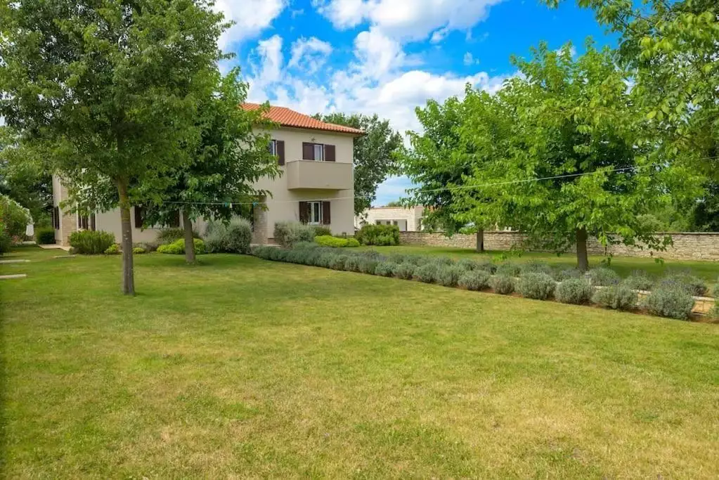 Villa 250m² in Croatia, Bale. Priced at 920000€ rent photo-3