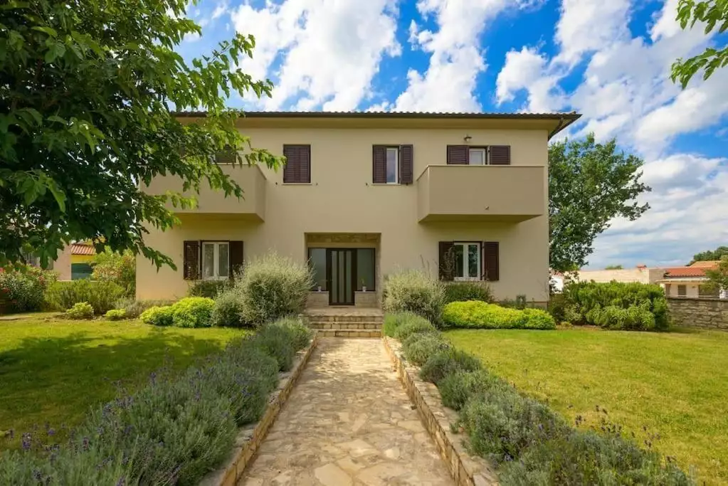 Villa 250m² in Croatia, Bale. Priced at 920000€ rent photo-4