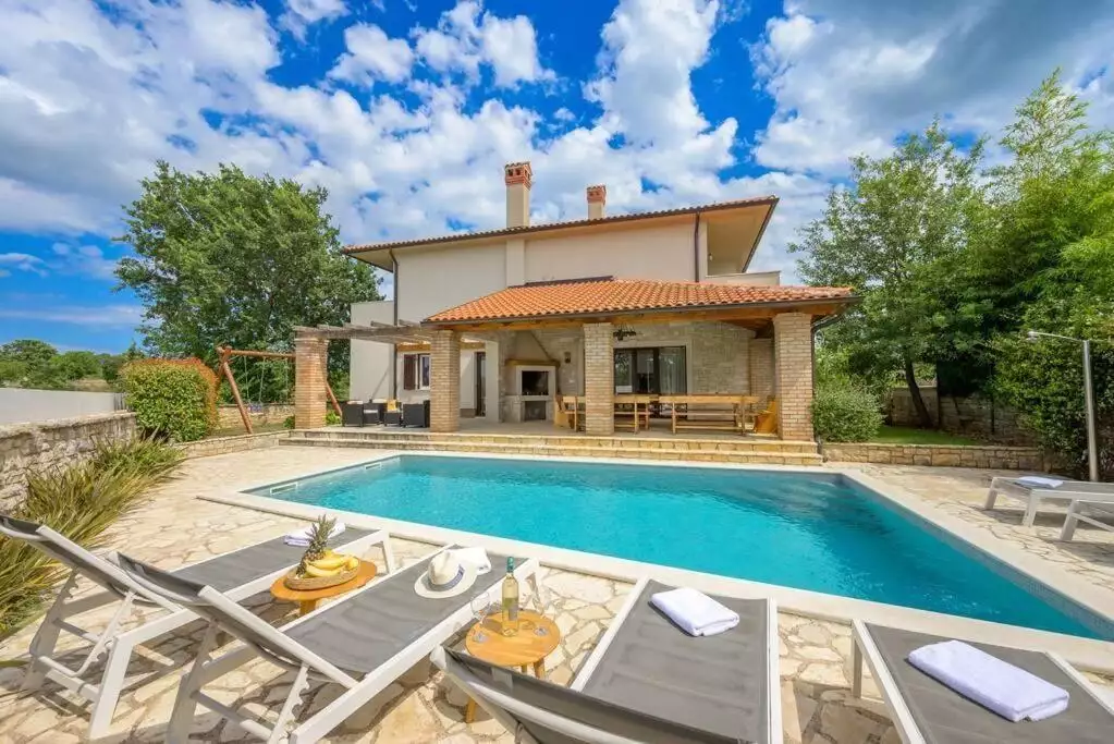 Villa 250m² in Croatia, Bale. Priced at 920000€ rent photo-1