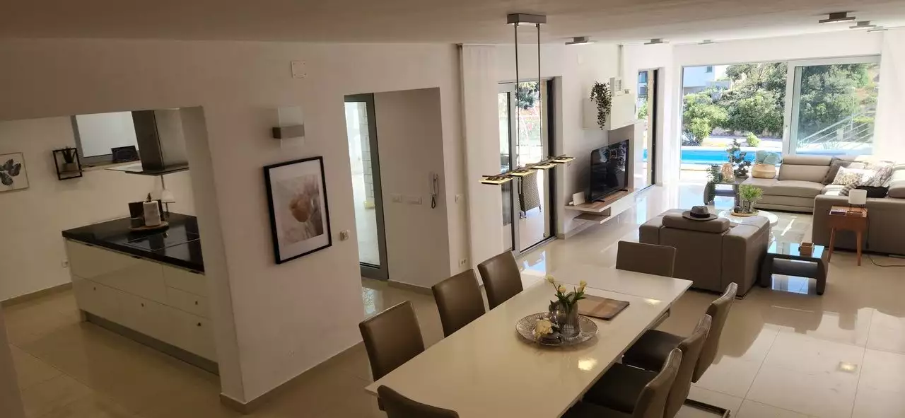 House 280m² in Croatia, Korcula. Priced at 1250000€ rent photo-13