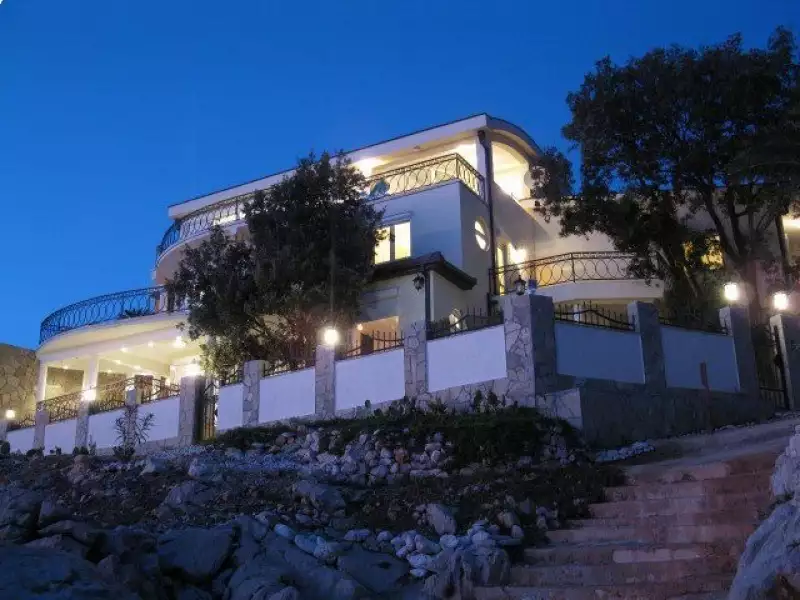 House 497m² in Montenegro, Utjeha. Priced at 1250000€ rent photo-14