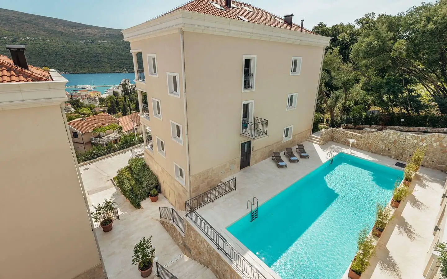 Flat 133m² in Montenegro, Kumbor. Priced at 480000€ rent photo-5