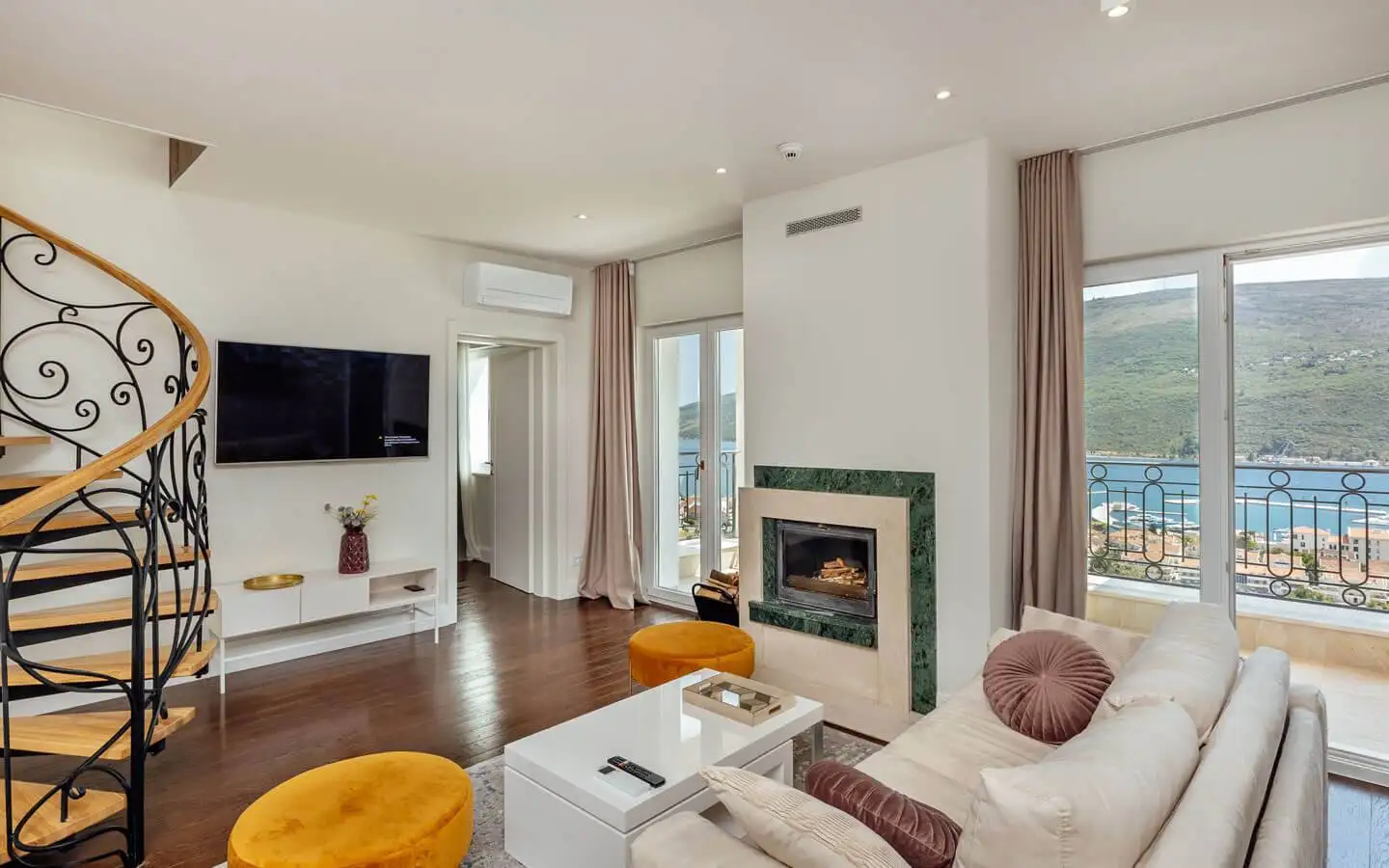 Flat 133m² in Montenegro, Kumbor. Priced at 480000€ rent photo-17
