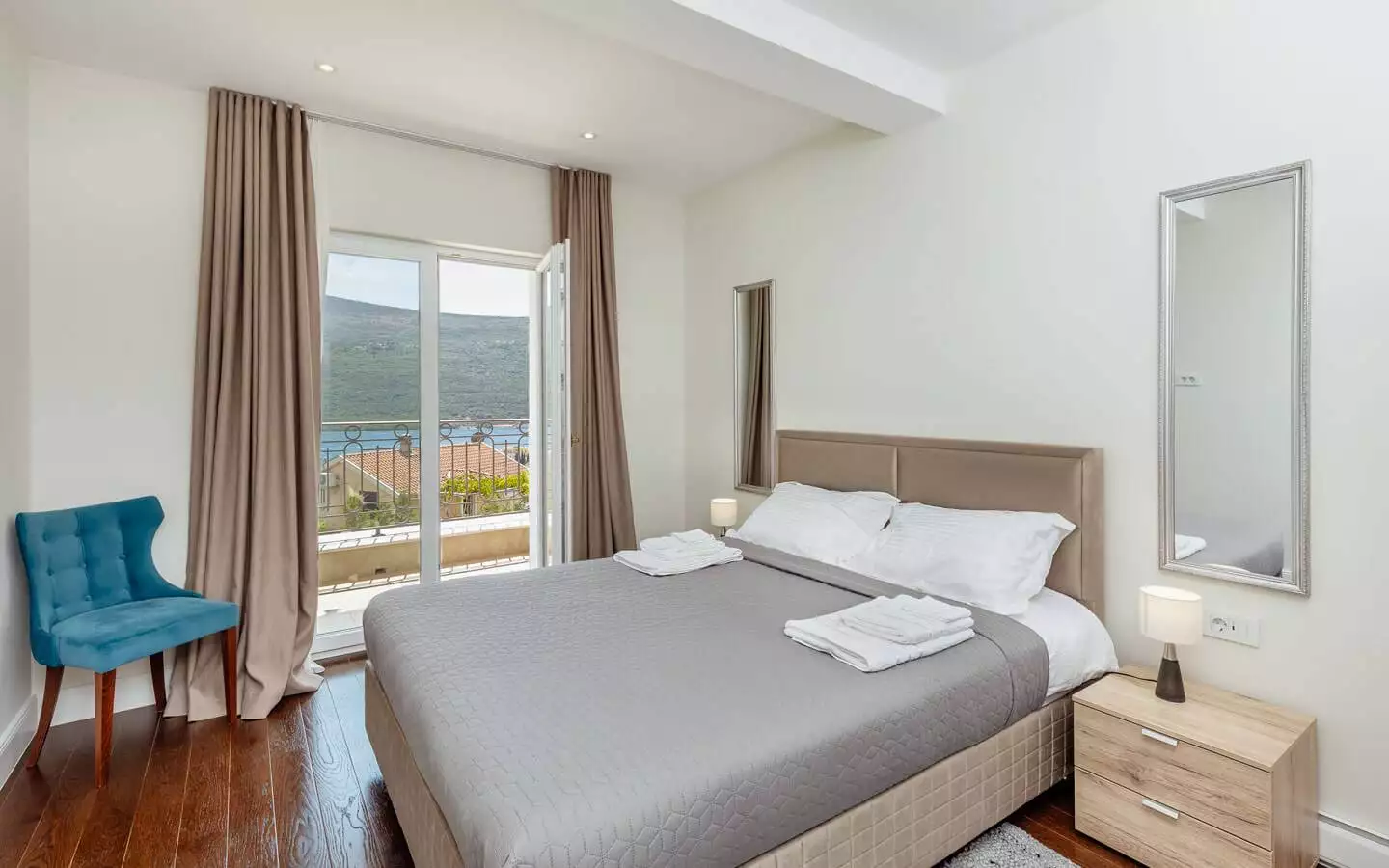 Flat 133m² in Montenegro, Kumbor. Priced at 480000€ rent photo-37