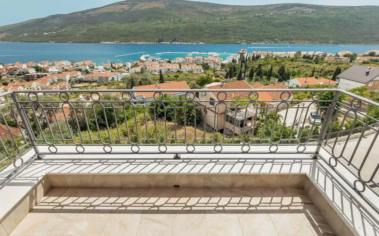 Flat 1796m² in Montenegro, Kumbor. Priced at 600000€ rent photo-9