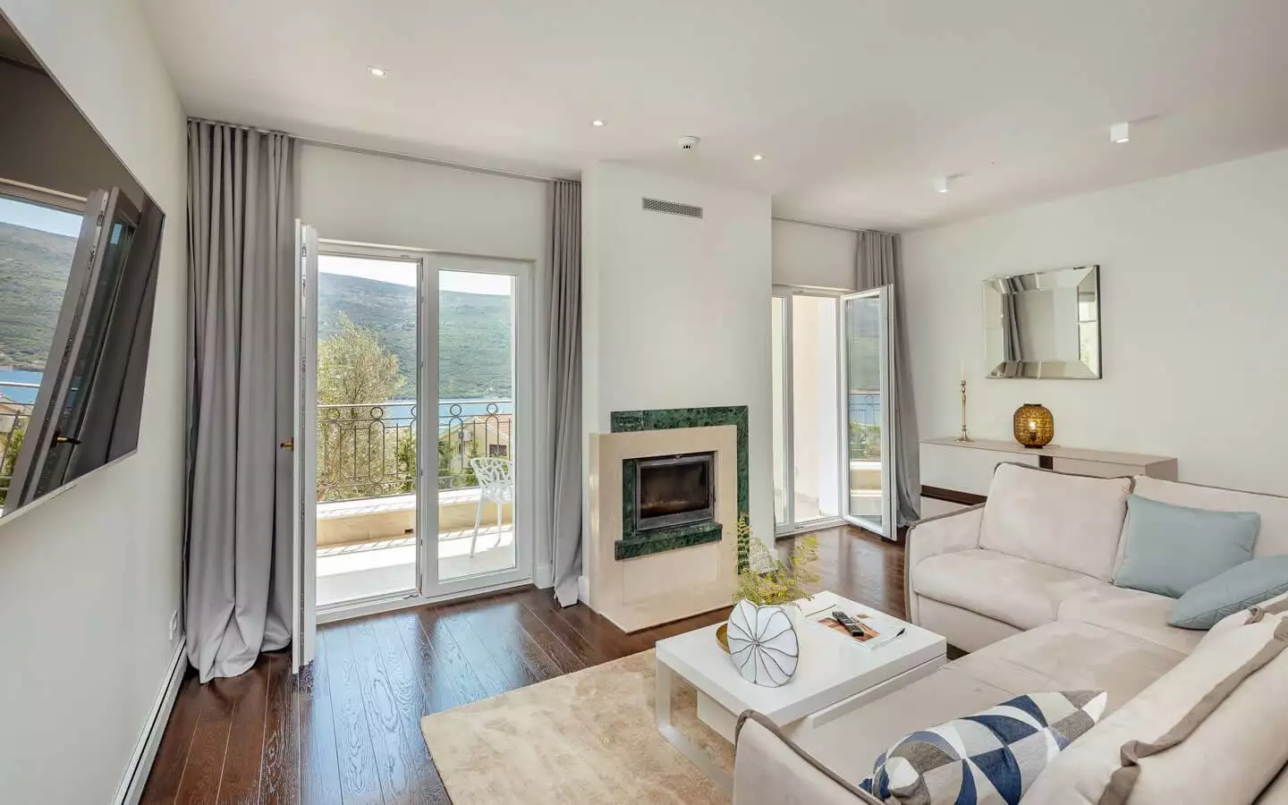 Flat 1796m² in Montenegro, Kumbor. Priced at 600000€ rent photo-18