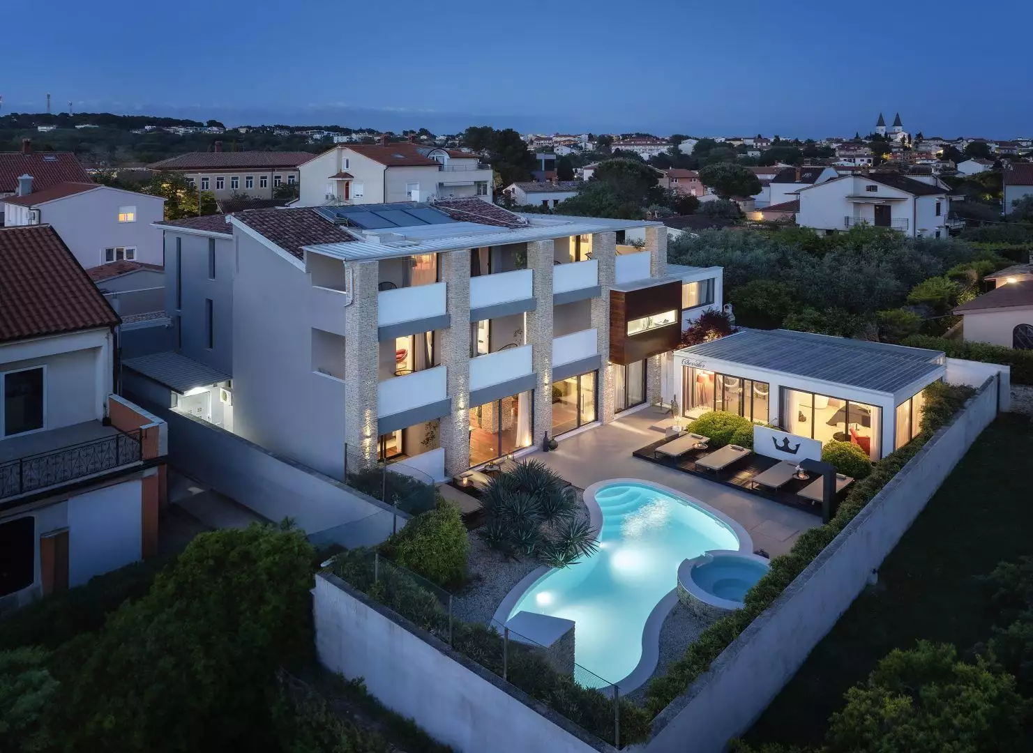 Hotels 1000m² in Croatia, Medulin. Priced at 2500000€ rent photo-1
