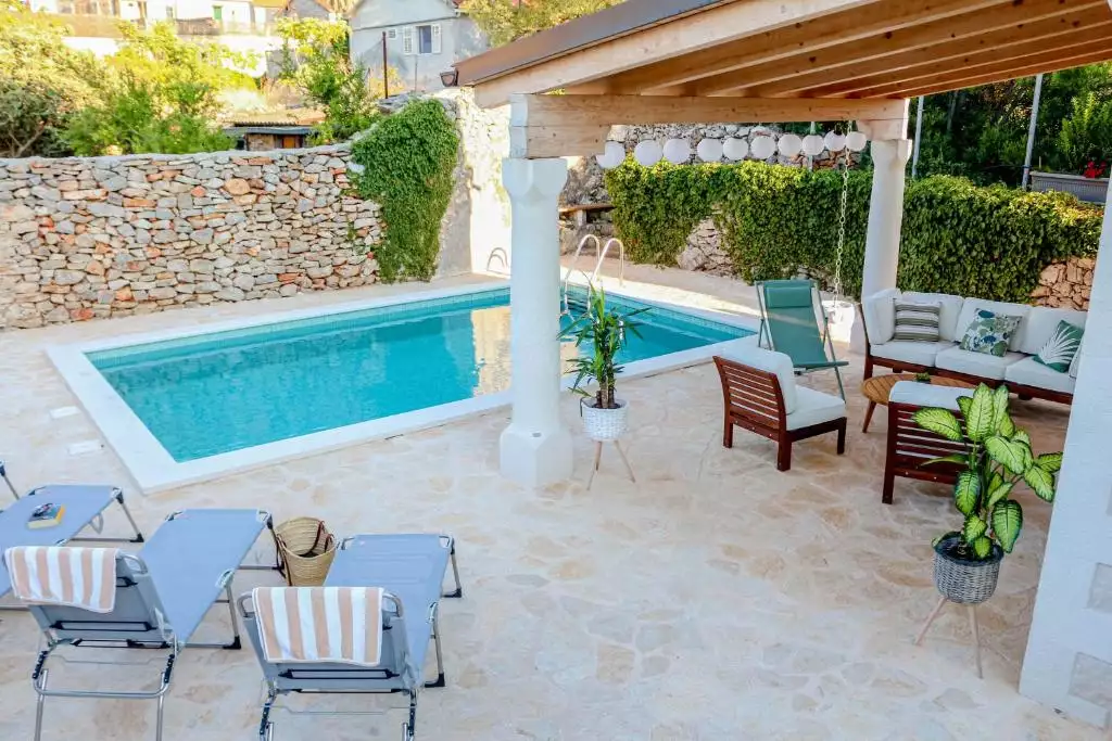 Villa 463m² in Croatia, Vrboska. Priced at 1800000€ rent photo-4