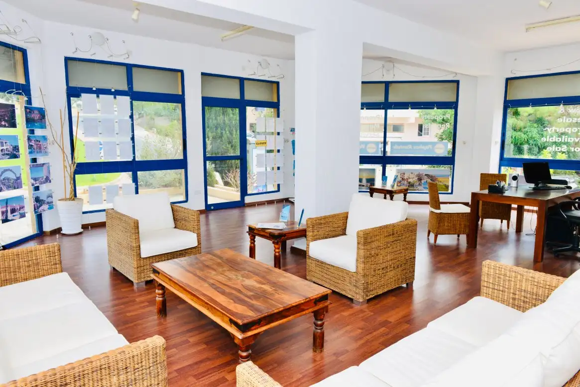 Shop 60m² in Italy, Santa Domenica-Talao. Priced at 398000€ rent photo-3