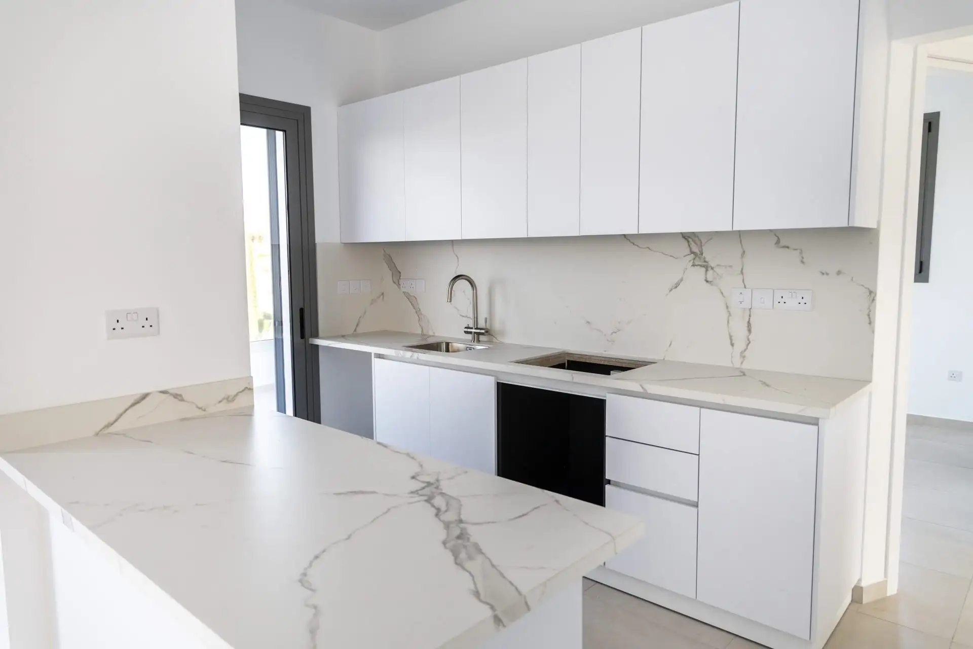 Flat 90m² in Cyprus, Heroskip. Priced at 480000€ rent photo-4