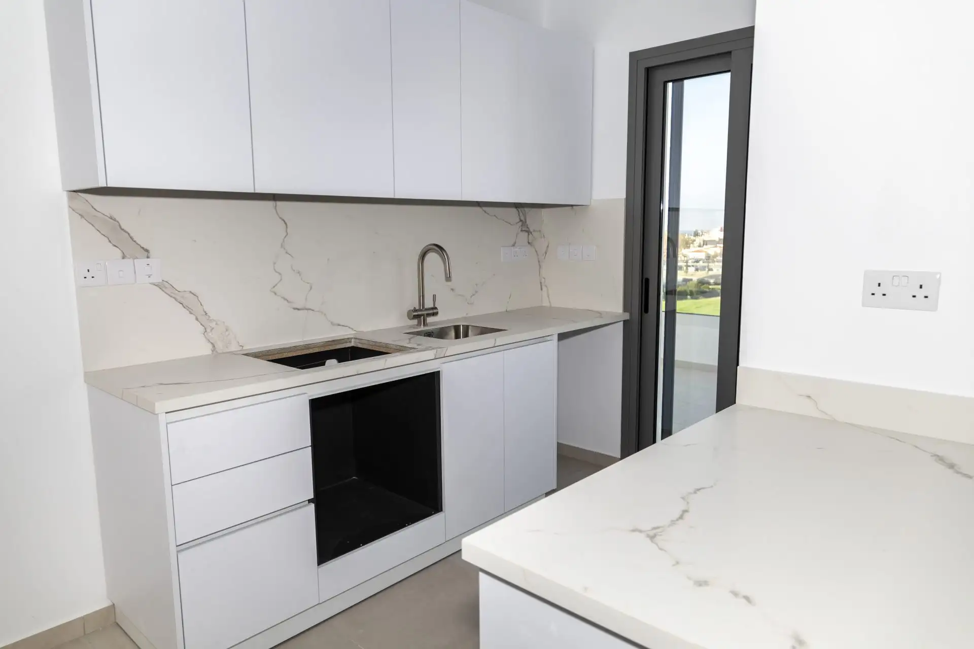 Flat 90m² in Cyprus, Heroskip. Priced at 491000€ rent photo-3