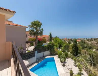 Buy in Italy for 989000€