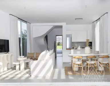 Buy in Cyprus for 964000€