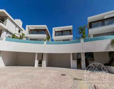 Buy in Cyprus for 1618000€