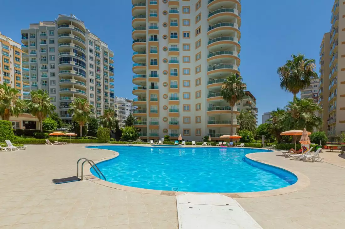 Flat 200m² in Turkey, Mahmutlar. Priced at 215000€ rent photo-1