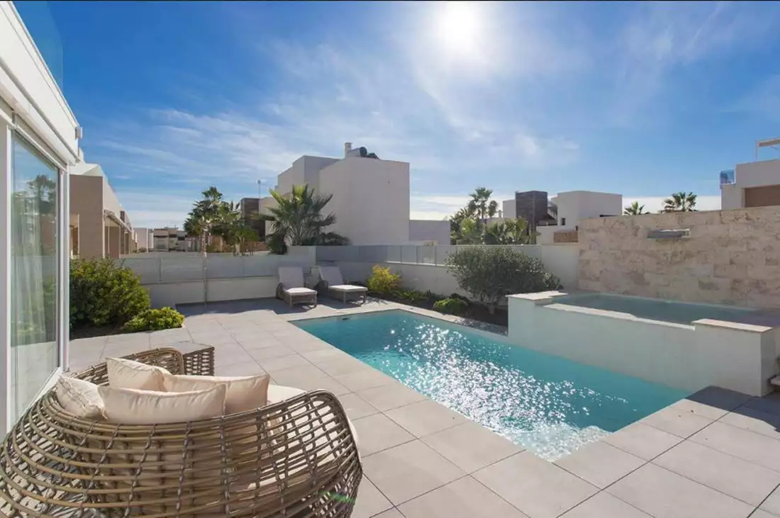Villa 180m² in Spain, Torrevieja. Priced at 620000€ rent photo-2