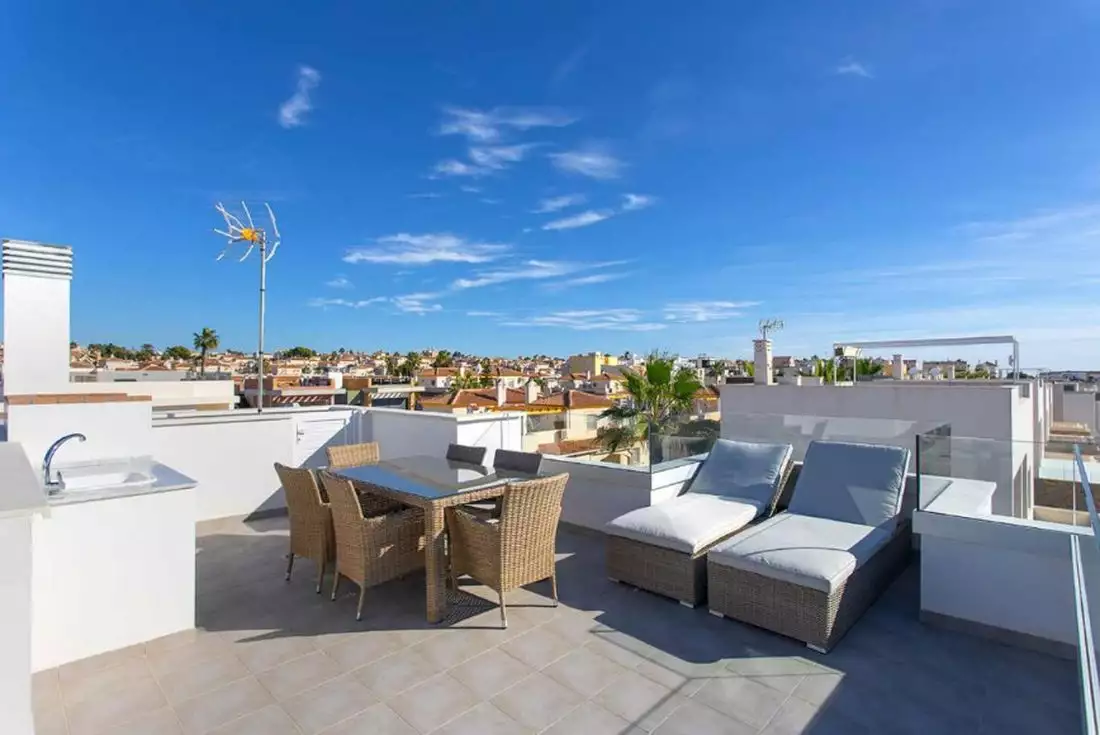 Villa 180m² in Spain, Torrevieja. Priced at 620000€ rent photo-3