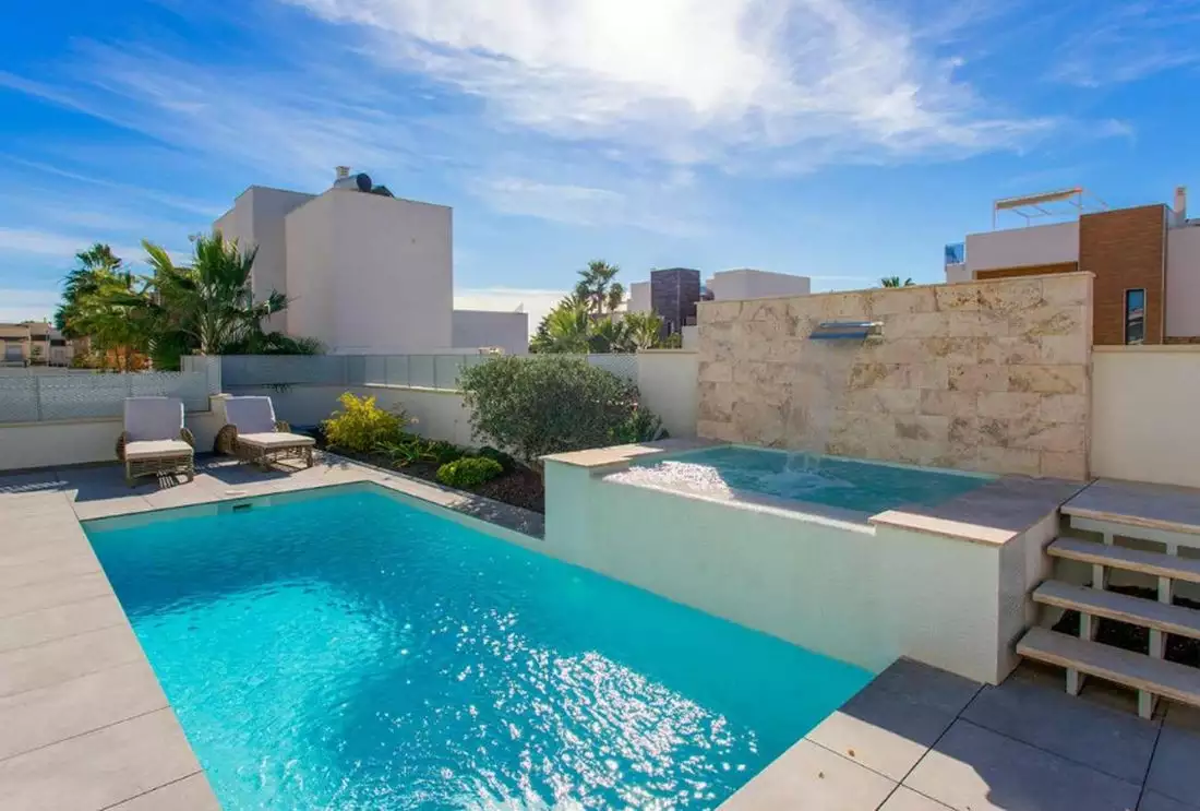 Villa 180m² in Spain, Torrevieja. Priced at 620000€ rent photo-4