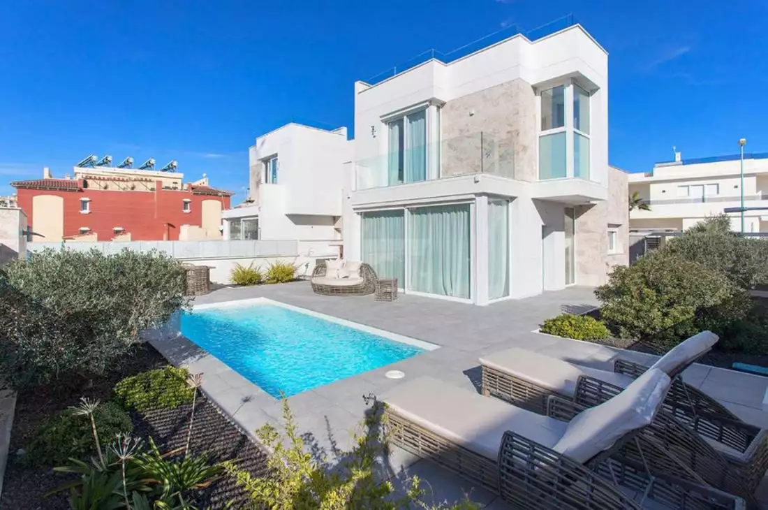 Villa 180m² in Spain, Torrevieja. Priced at 620000€ rent photo-5
