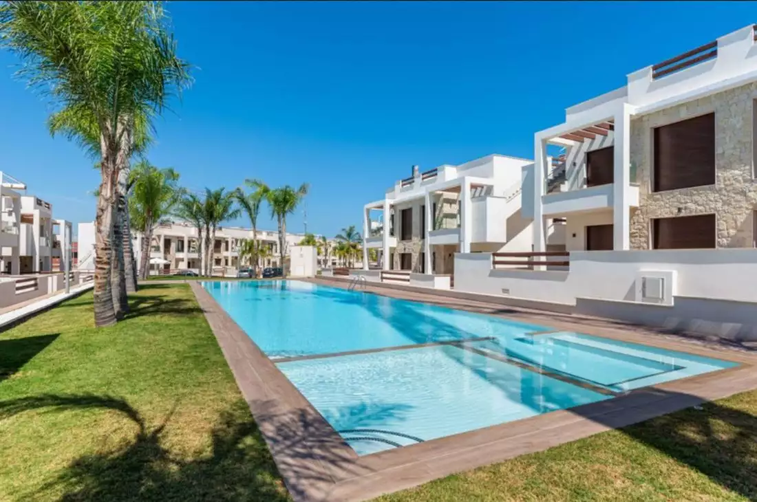 Flat 104m² in Spain, Torrevieja. Priced at 240900€ rent photo-2