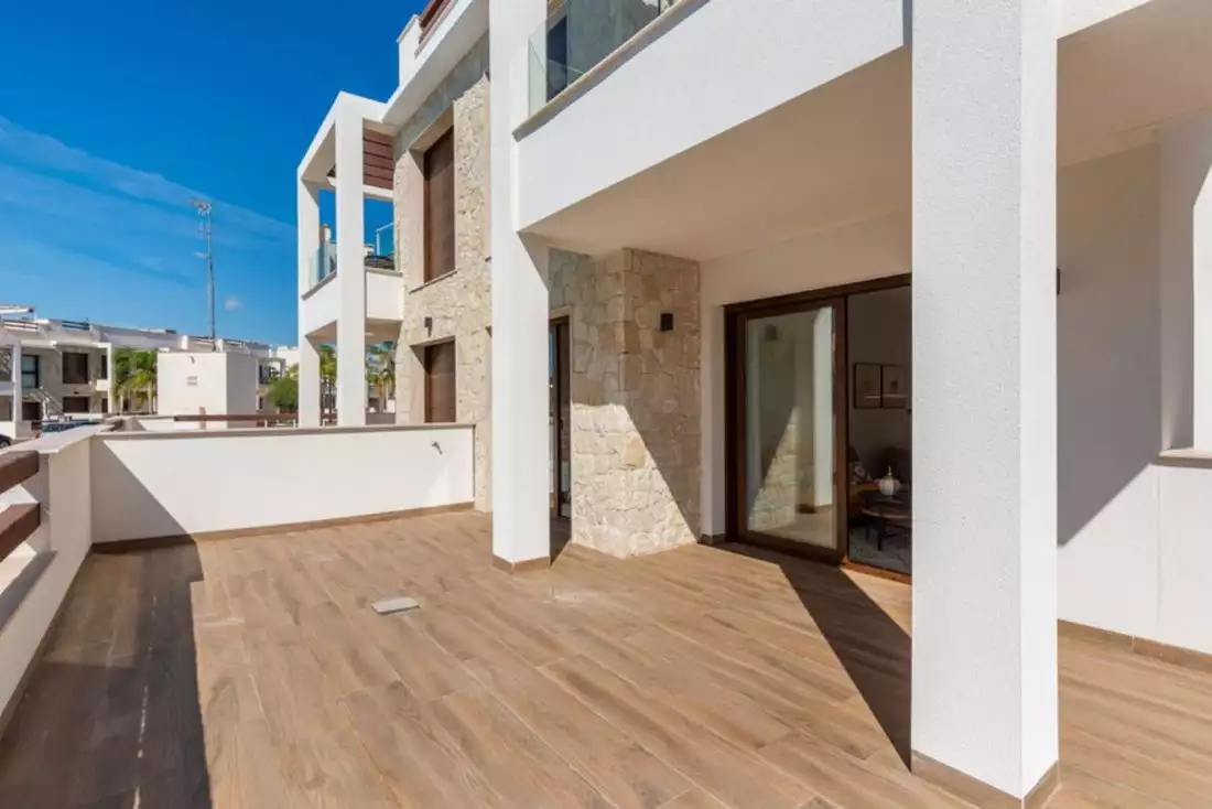 Flat 104m² in Spain, Torrevieja. Priced at 240900€ rent photo-4