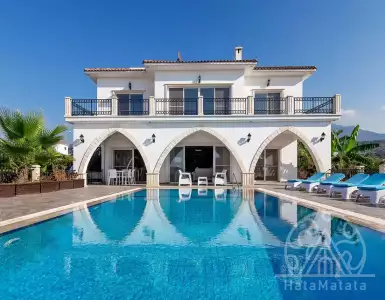 Buy in Cyprus for 2564050€