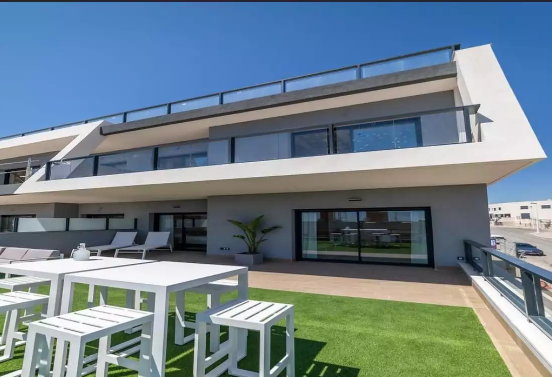 Flat 102m² in Spain, Alicante. Priced at 405000€ rent photo-2