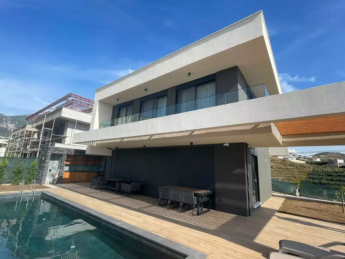 Villa 180m² in Turkey, Kargicak. Priced at 800000€ rent photo-1