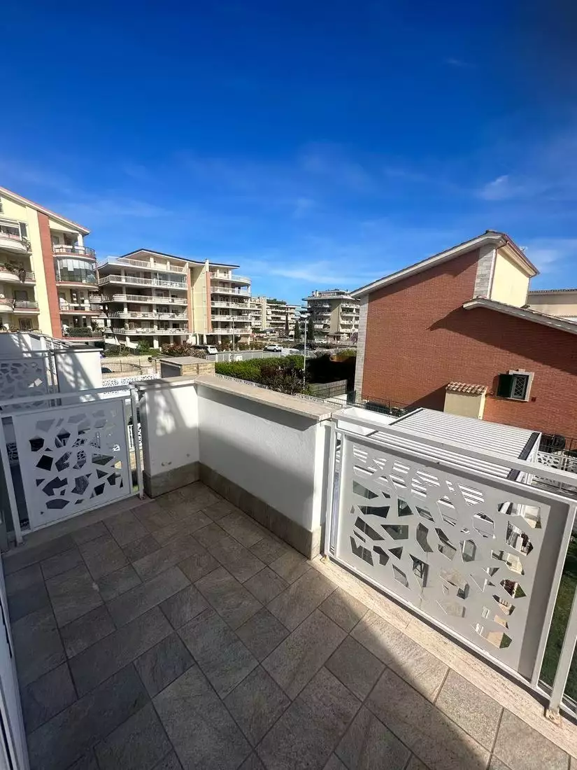 Flat 100m² in Italy, Rome. Priced at 480000€ rent photo-4