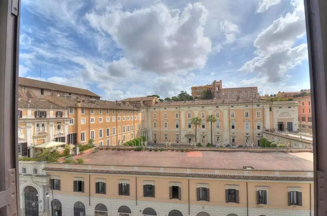 Flat 530m² in Italy, Rome. Priced at 4000000€ rent photo-2