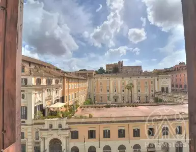 Buy in Italy for 4000000€