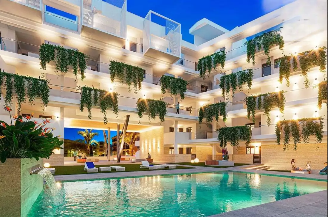 Flat 80m² in Spain, Torrevieja. Priced at 265000€ rent photo-1