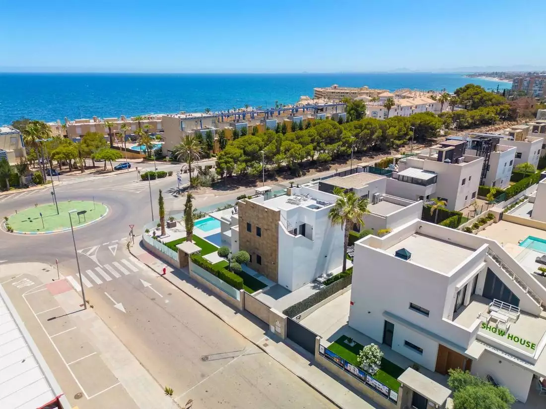 Villa 229m² in Spain, Alicante. Priced at 1600000€ rent photo-5