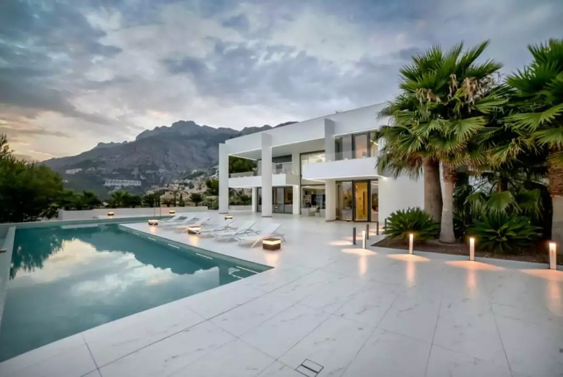 Villa 1800m² in Spain, Alicante. Priced at 8500000€ rent photo-2