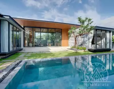 Buy in Thailand for 911000€