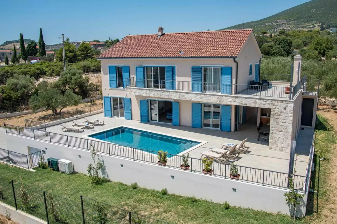 Villa 277m² in Croatia, Kastela. Priced at 1100000€ rent photo-1